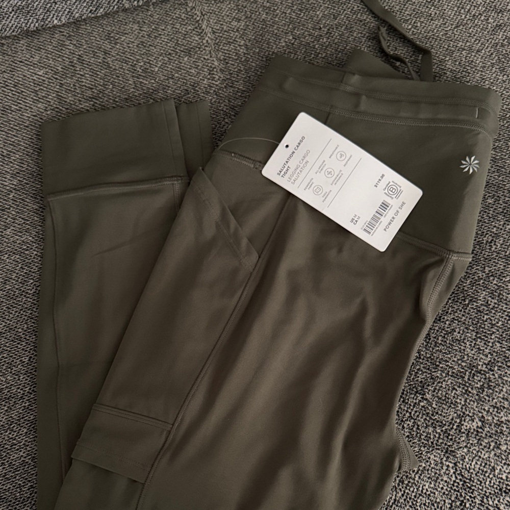 ATHLETA M Salutation Cargo Tight in Moss NWT - Picture 5 of 12